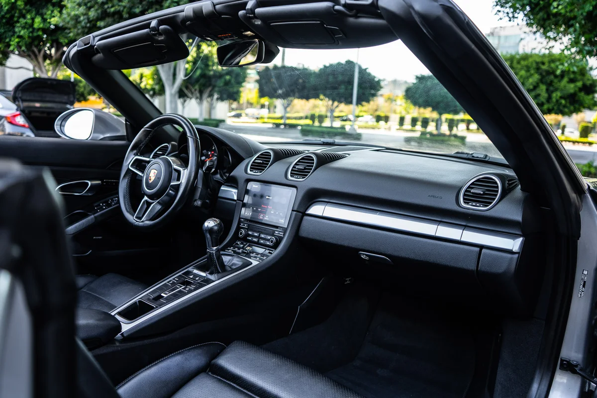 2018 Porsche 718 Boxster — photo 31