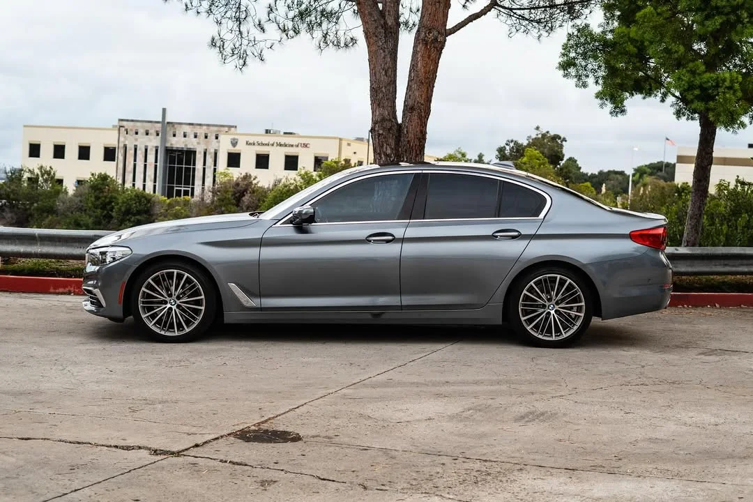 2017 BMW 530i Luxury Line — photo 7
