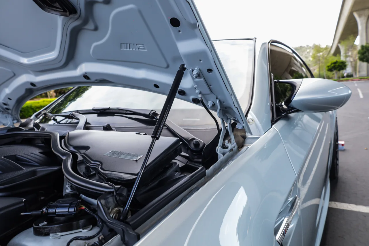 2010 BMW M3 — photo 2