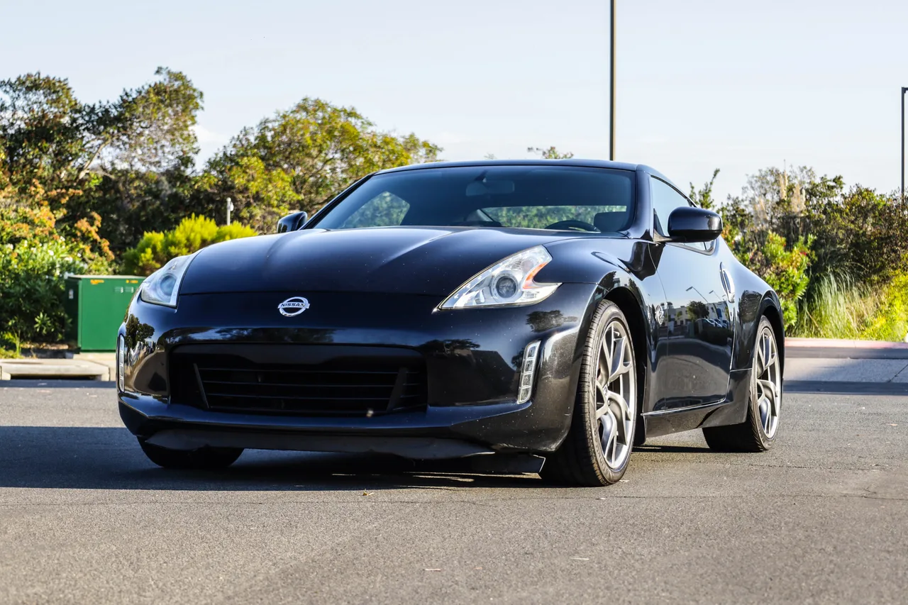 2014 Nissan 370Z — photo 2